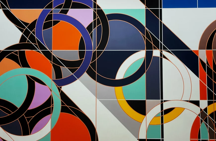 Composición geométrica de Jon Tyson con círculos y rectángulos entrelazados en una paleta de colores que incluye naranja, azul y amarillo, diseñada para optimizar la visibilidad en SEO para E-commerce.